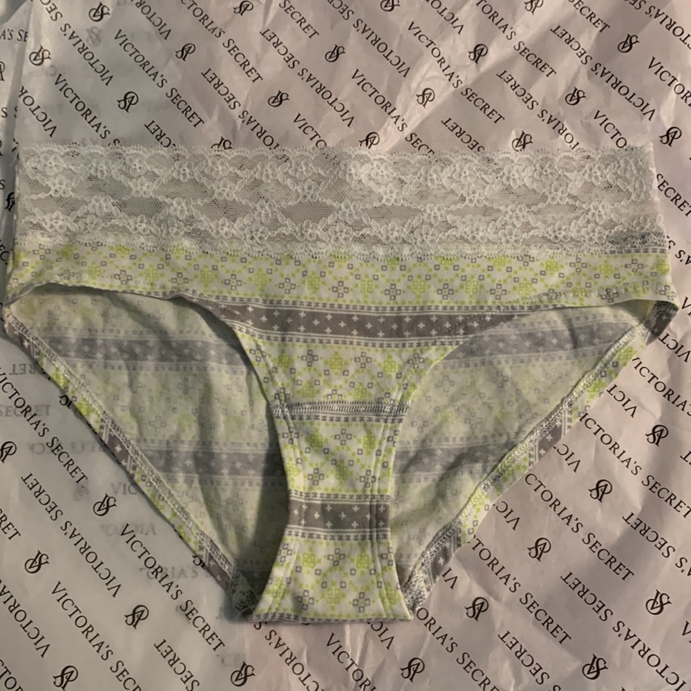 Victoria Secret - Picture 8 of 9